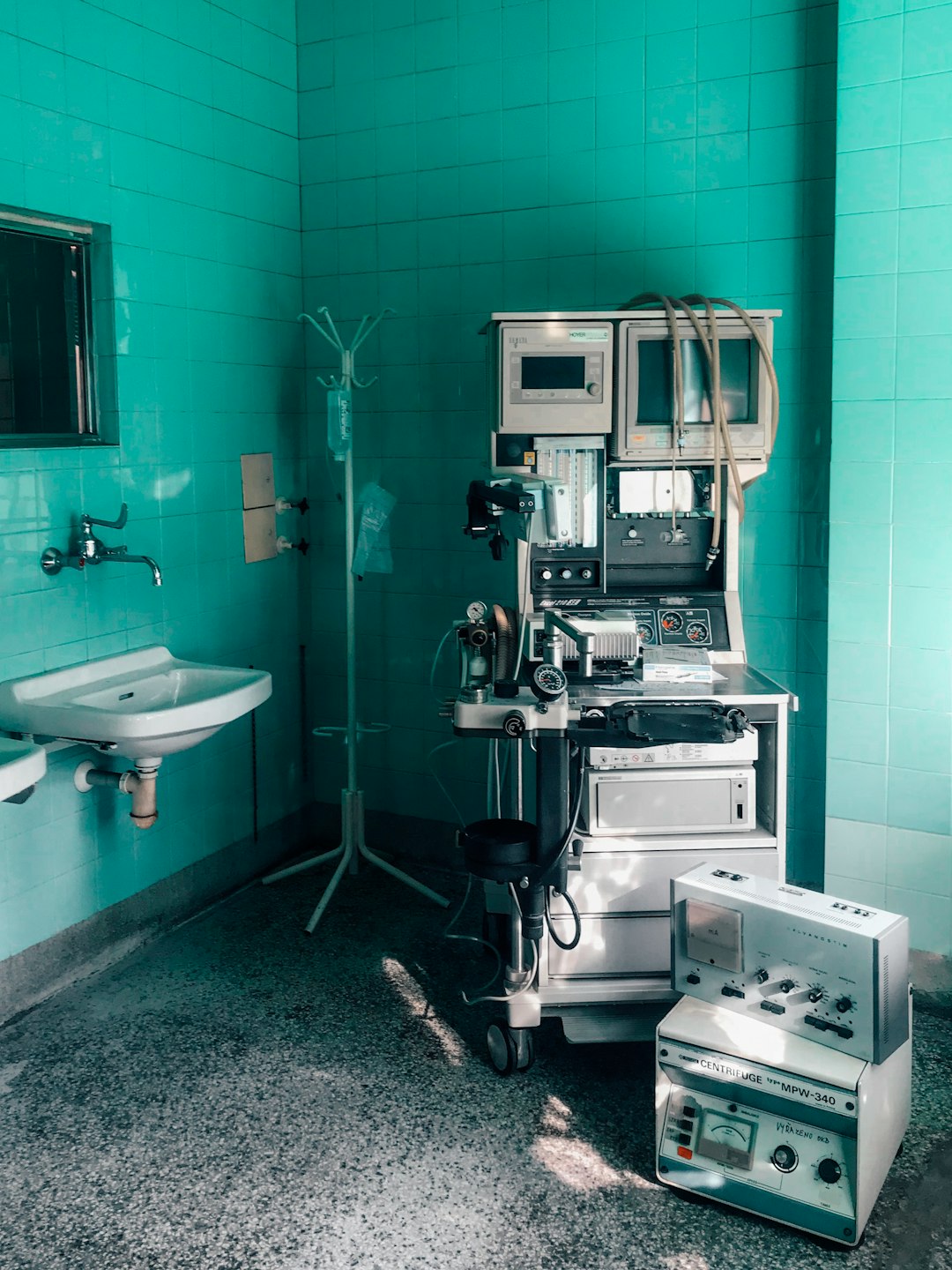 gray-medical-machine-c4eyjdnyqik